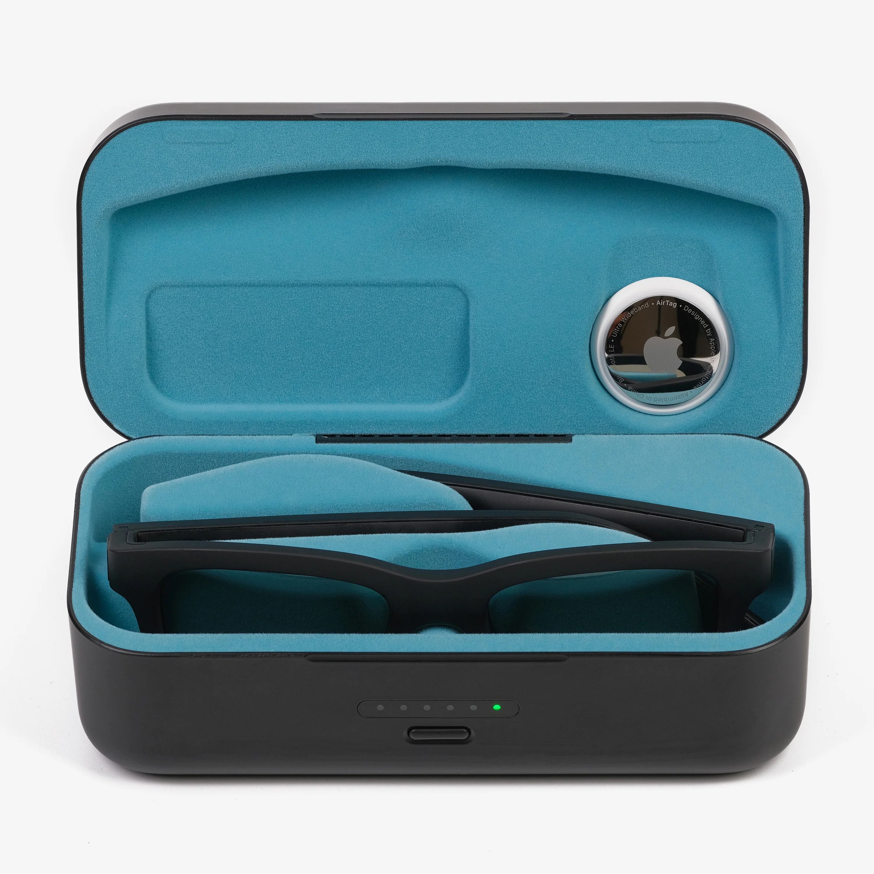 Dusk Charging Travel Case with AirTag Holder - Image 4