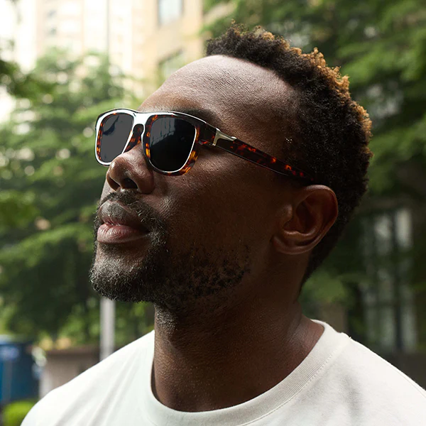Dusk Rx: Premium Smart Glasses with Electronic Tint Control - Image 4